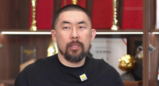 公主沦为奴被扒开腿用刑具调教